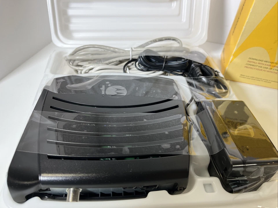 Motorola SB5120 SurfBoard Cable Modem  All Cords In Box - Image 3 of 4