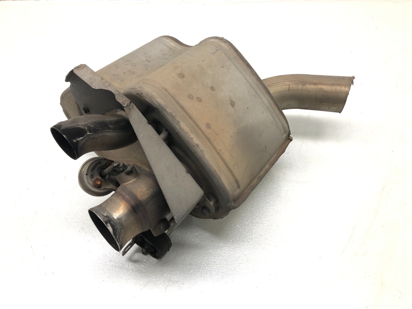 2017-2022 MASERATI LEVANTE S 3.0L RIGHT PASSENGER REAR EXHAUST MUFFLER OEM.