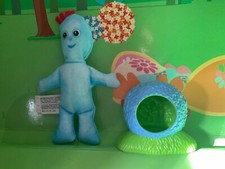 In The Night Garden Soft N Cosy Iggle Piggle Figure & Bush - Ideal Cake Topper!!