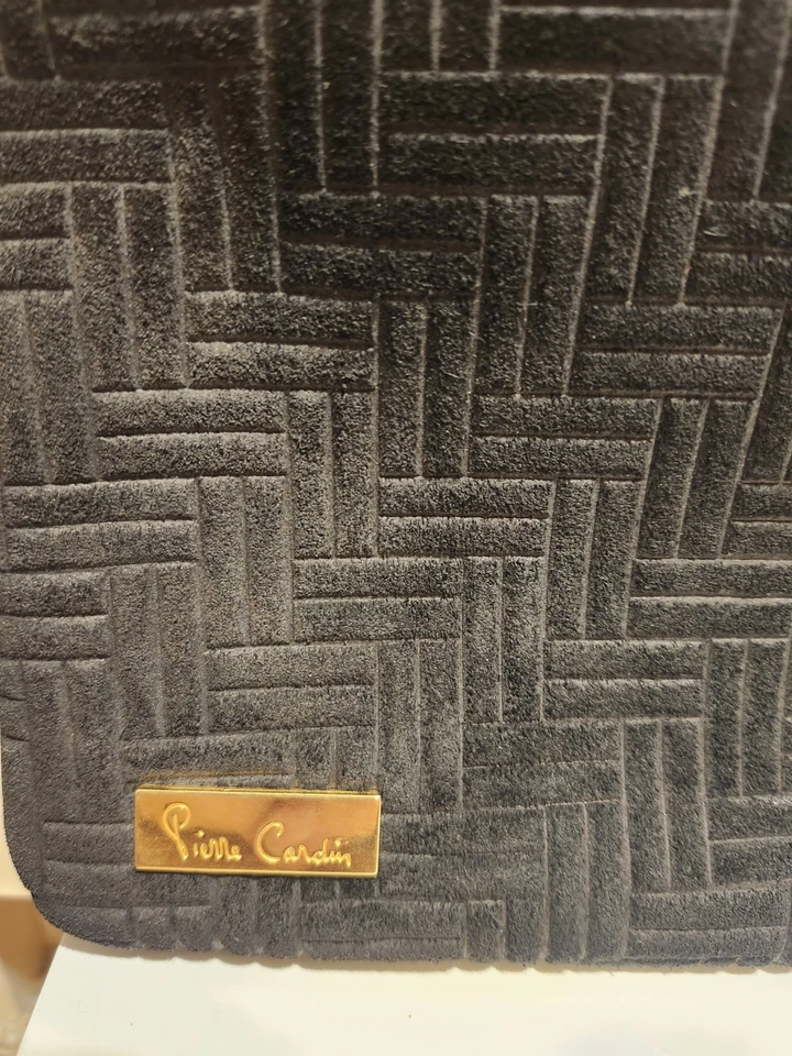 Bolso de Mano Pierre Cardin Vintage Años 70 Negro Logo Repujado Gamuza Bisagras Grande Foto 2 de 4
