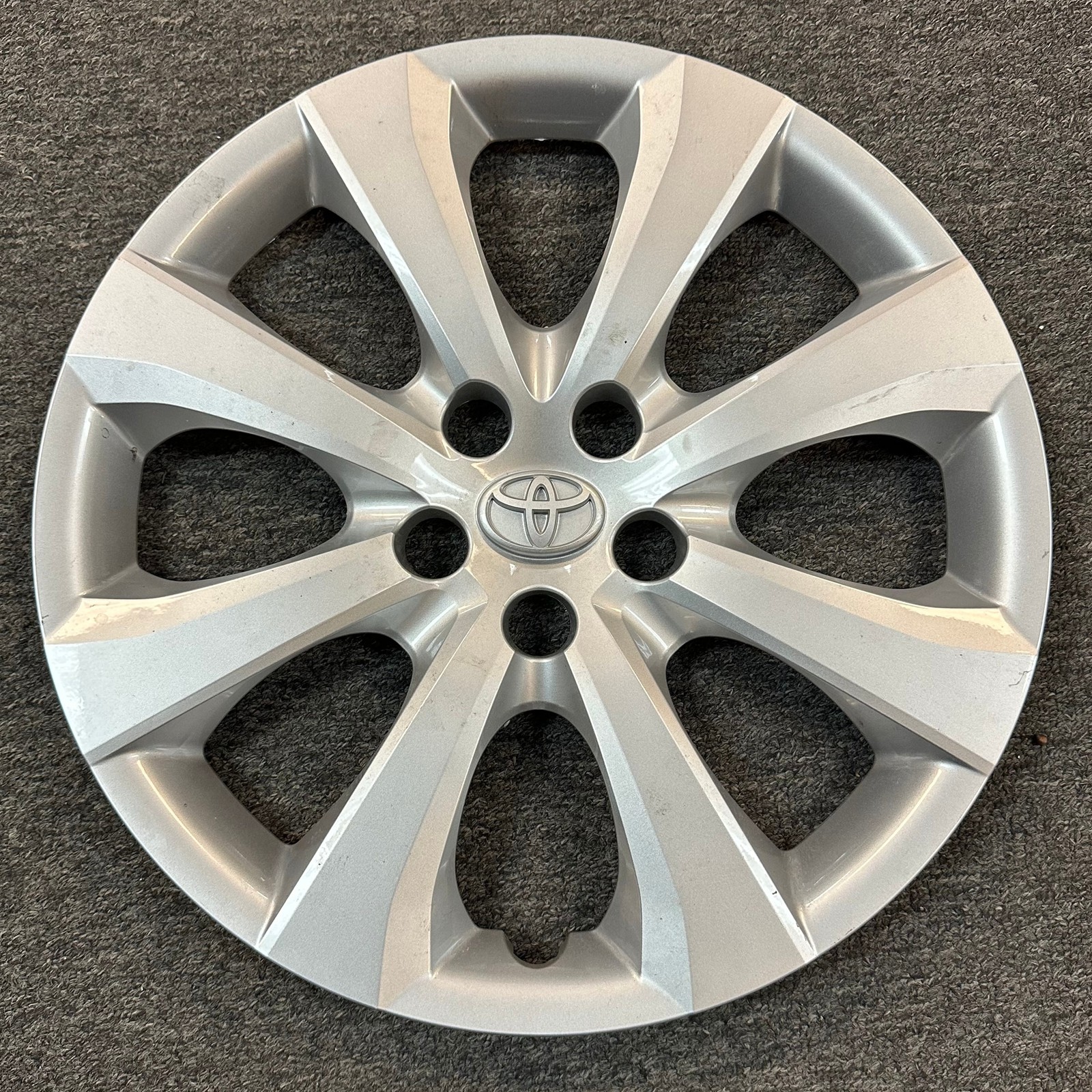 For Toyota Corolla OEM Hub Cap 17" Wheel Cover 20-26 Silver 42602-02540 75253