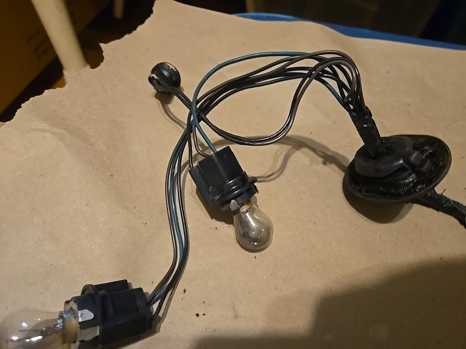 Arnés de luz trasera Oldsmobile Cutlass Supreme Salon 442 1981-88 60 k millas originales Foto 3 de 4