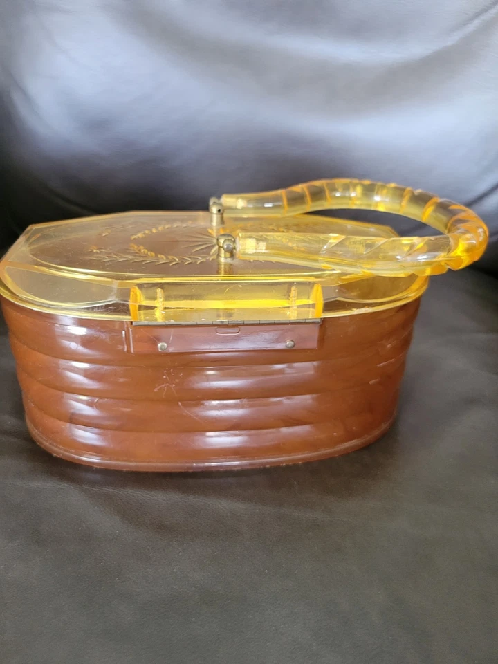 Cartera Caja Plástica Lucite Años 50 De Colección Tapa Ámbar Transparente, Tallada Patrón Floral en Tapa Foto 3 de 4