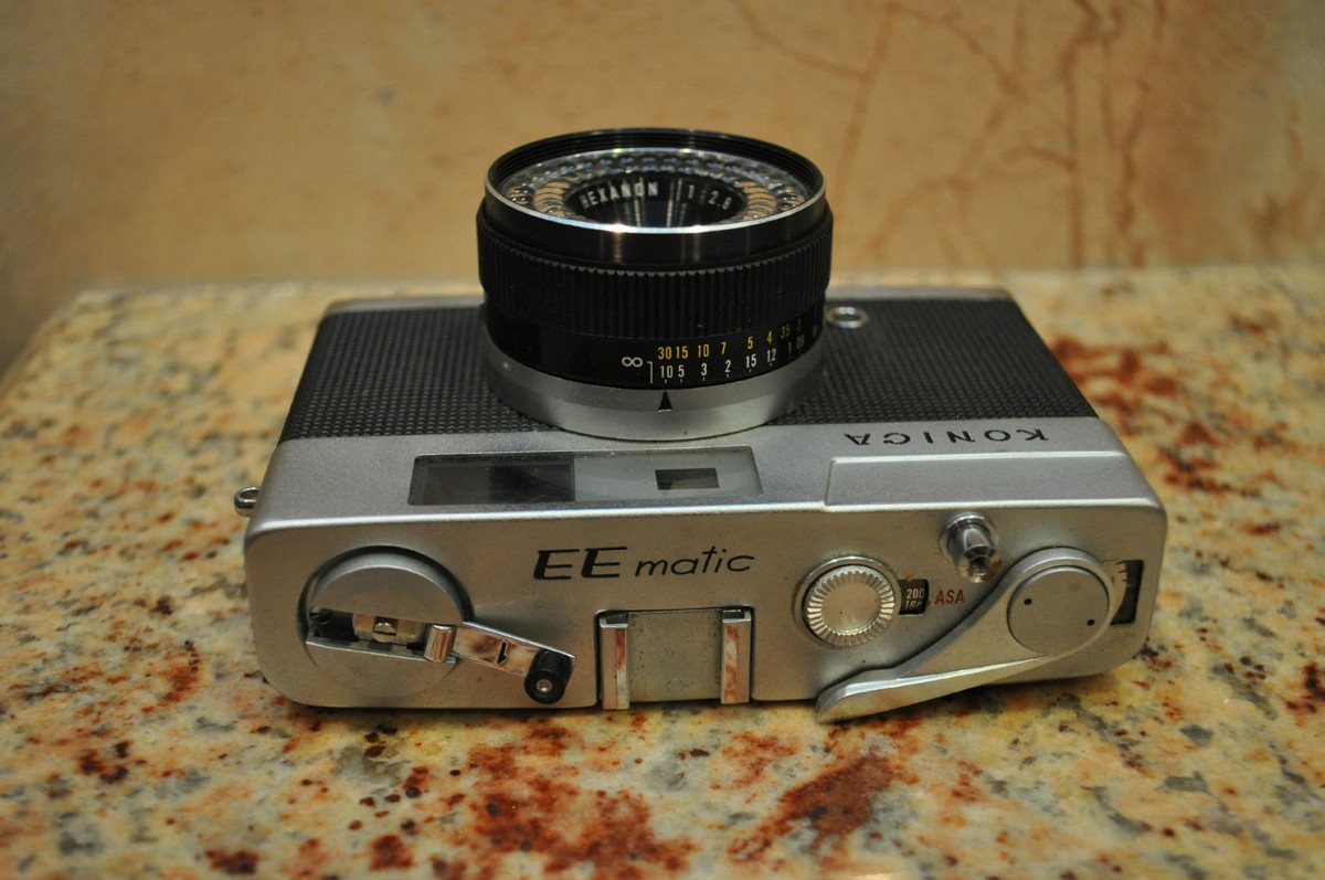 VINTAGE Konica EE-Matic Camera with KONISHIROKU HEXAGON 1:2.8 f
