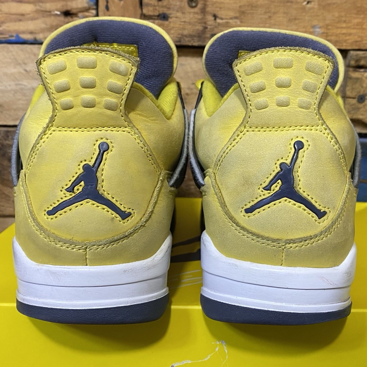 Nike Air Jordan 4 Retro Mid Lightning Sz 8.5 US CT8527-700