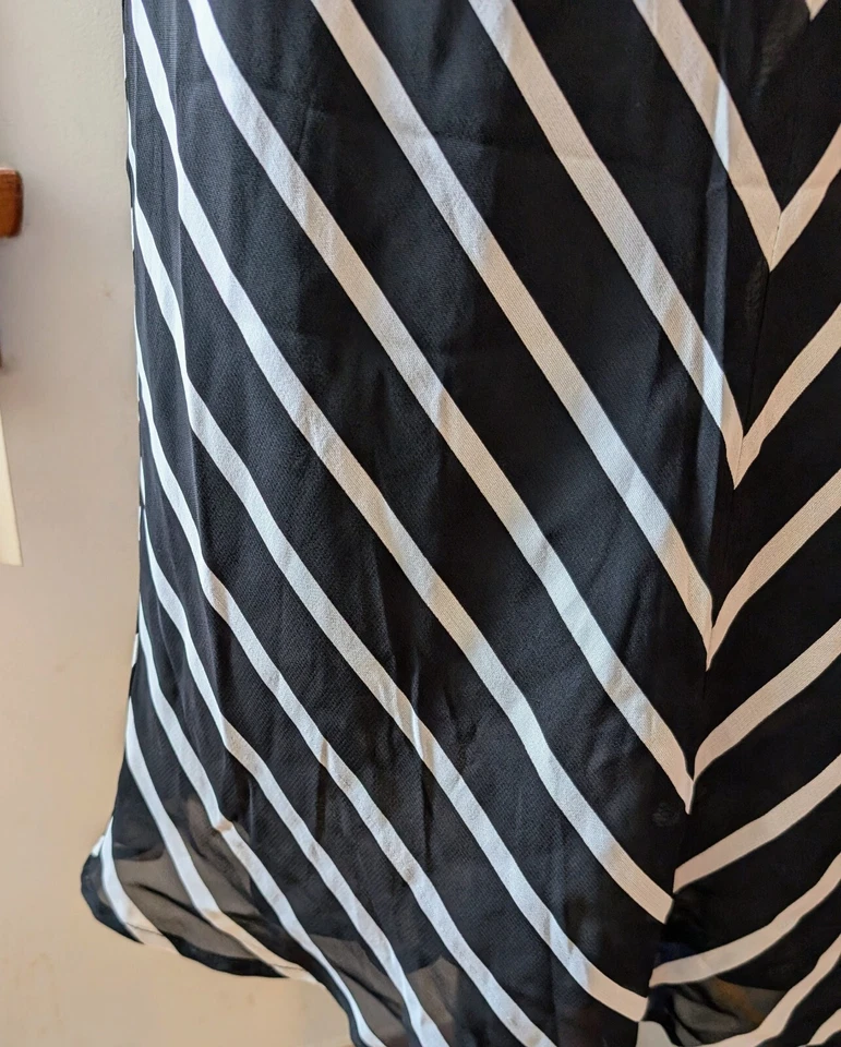 复古 Harold's 黑色白色雪佛龙条纹图案长裙,尺寸 M  — 第 3/4 张图片