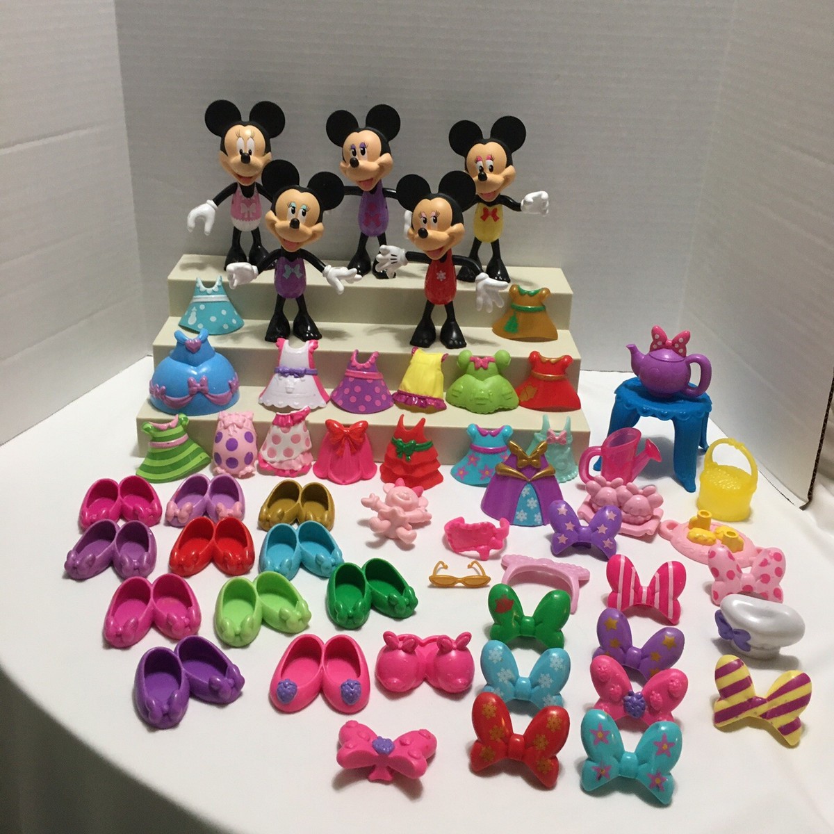 Minnie Mouse Dress Up Doll Snap On Clothes Accessories 55 Piece Lot  Christmas