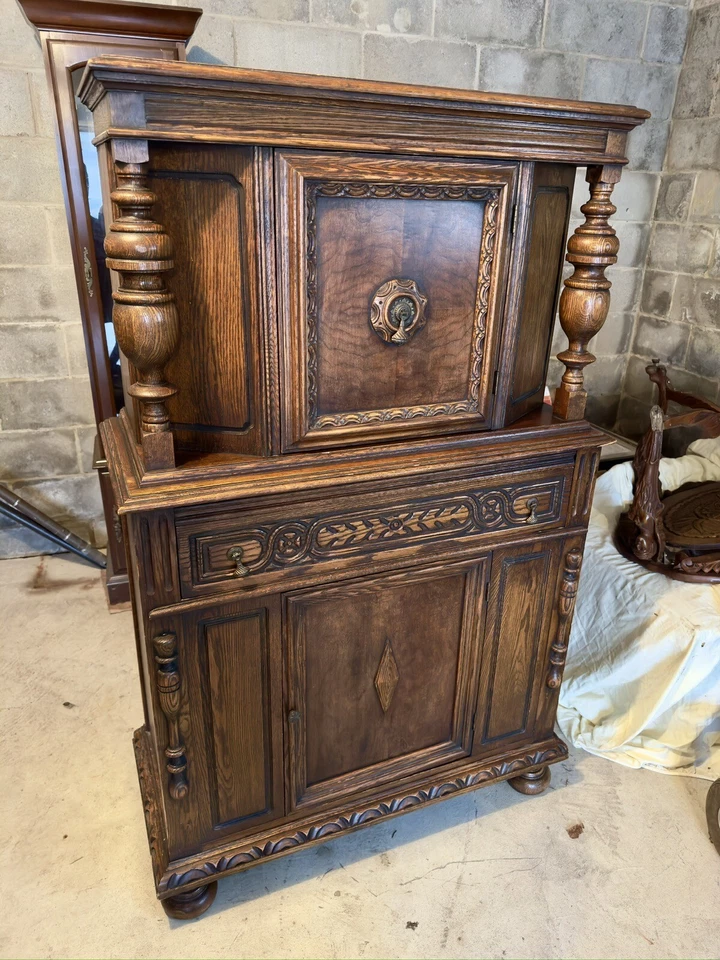 Дубовый шкаф для спиртных напитков испанского возрождения мебель Bernhardt 20 века - Изображение 3 из 4