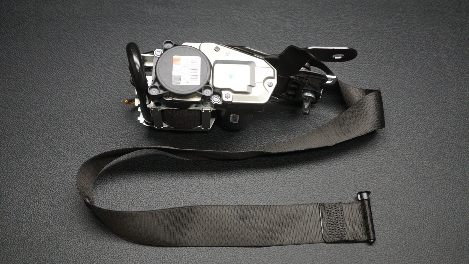 GENUINE BMW X5 X6 F15 F85 F16 F86 FRONT LEFT SEAT BELT LHD 7384669 