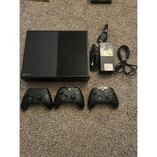Launch Xbox One 500 Gb w Cords + 3 Controller...