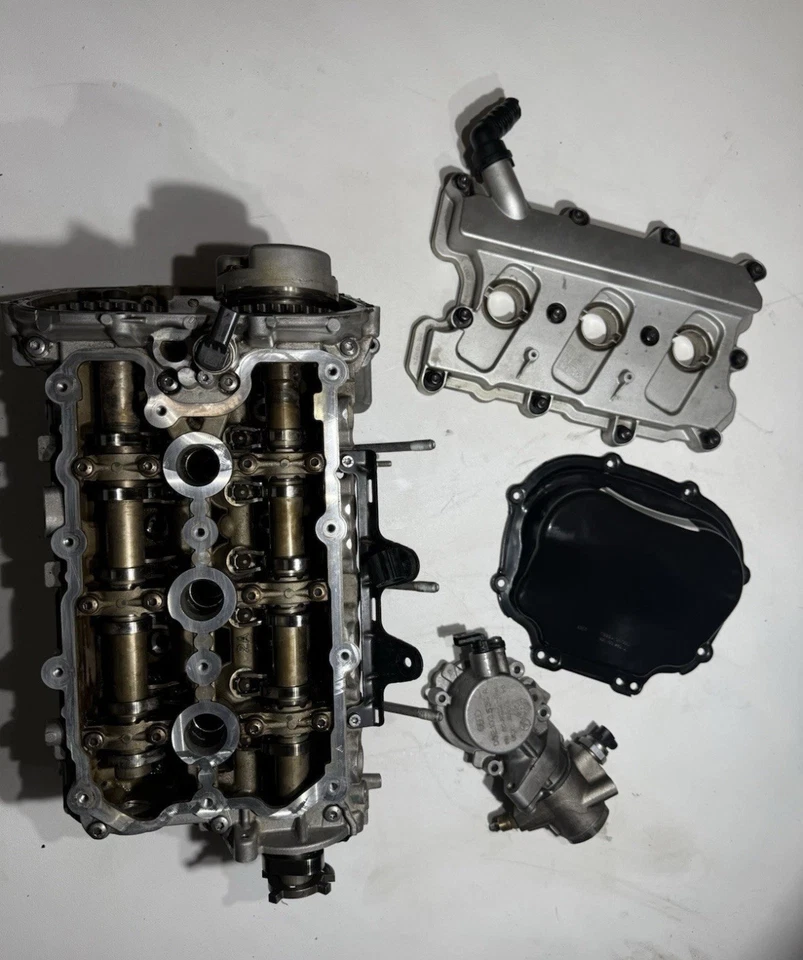 Conjunto de culata izquierda OEM Audi S4 3.0T con árboles de levas y cubierta de válvula Foto 3 de 4