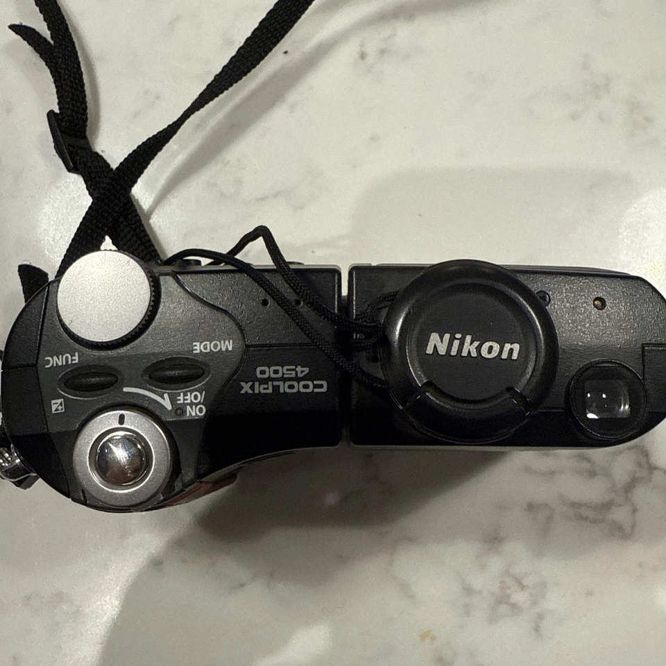 Nikon Coolpix 4500 4.0MP 4x zoom - Image 2 of 4