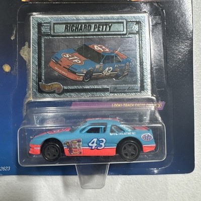 Hot Wheels 1992 Pro Circuit Richard Petty #43 Car 1:64 scale