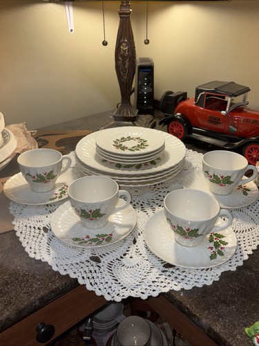 SCIO Japan Ironstone Holly Berry Christmas Holiday Swirl Dinnerware 16 PC Set - Picture 17 of 18