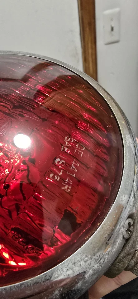 Винтажные красные герметичные предупреждающие лампы GE 4414R — PAR36 — металлические корпуса —... - Изображение 2 из 4