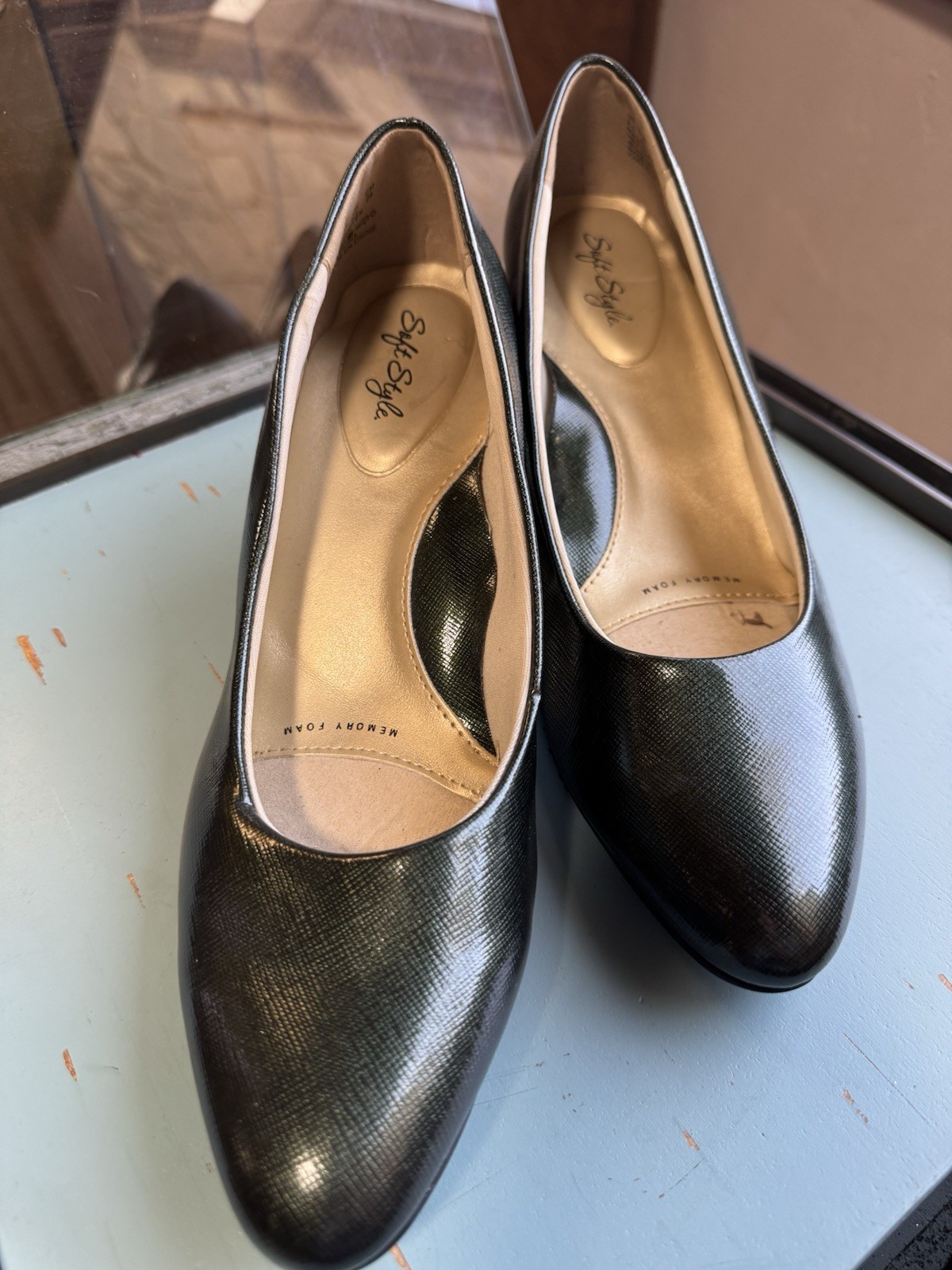 Soft Style Women's 8 .5 olive green Slip On Round Toe Faux Leather 2 inch heel