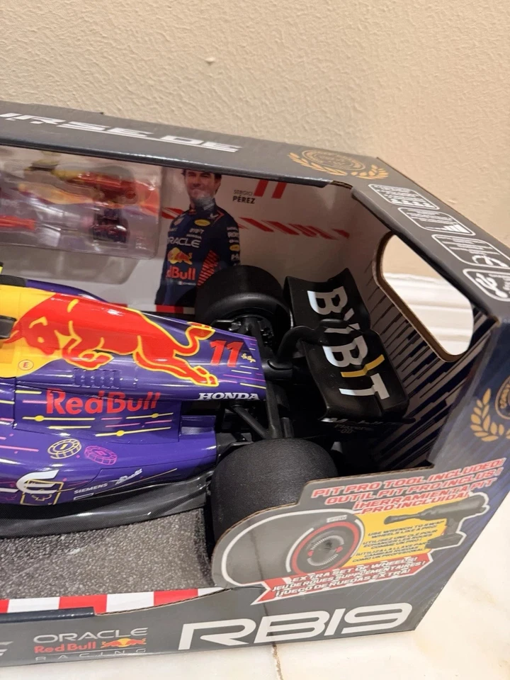 Maisto Red Bull Racing RB19 Sergio Pérez #11 - 1:10 RC Car - Vegas - F1 - NEW - Image 4 of 4