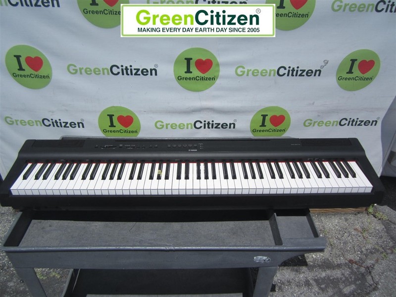 Yamaha P-125 88-Key Graded Hammer Digital Piano  LOCAL PICKUP