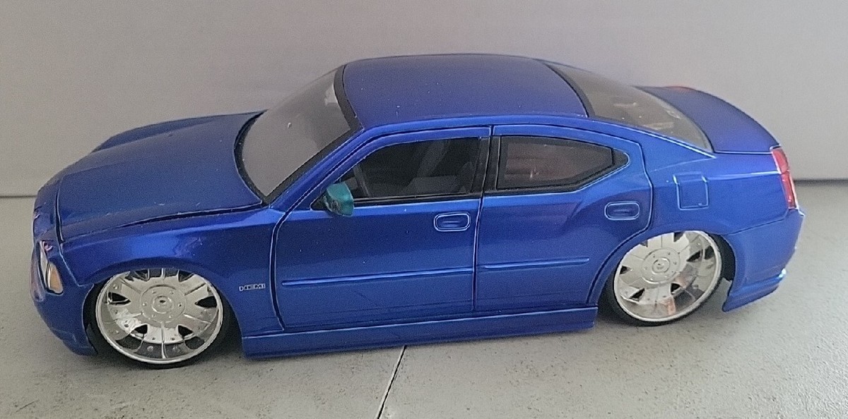 JADA DUB CITY 2006 DODGE CHARGER R/T BLUE 1:24 DIECAST MODEL CAR