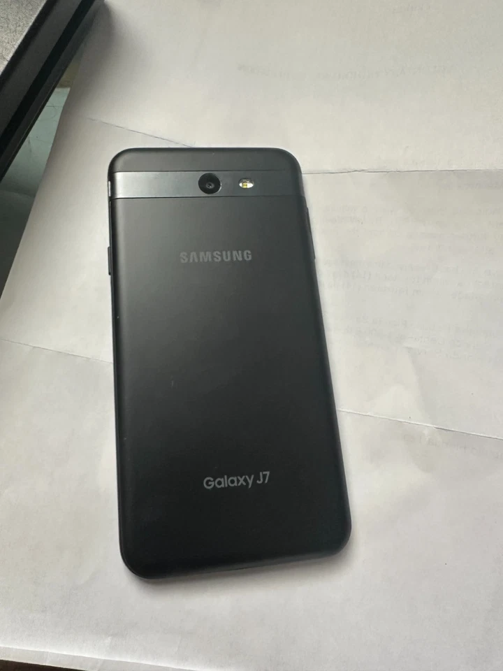 Samsung Galaxy J7 Prime, bloqueado al pin, para piezas o no funciona. Foto 3 de 4