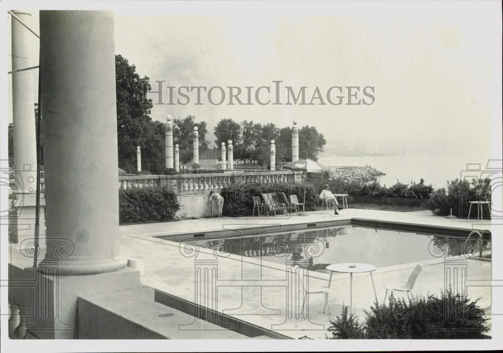 Press Photo The pool area at Kvarner Hotel in Opatija, Yugoslavia - lra49996