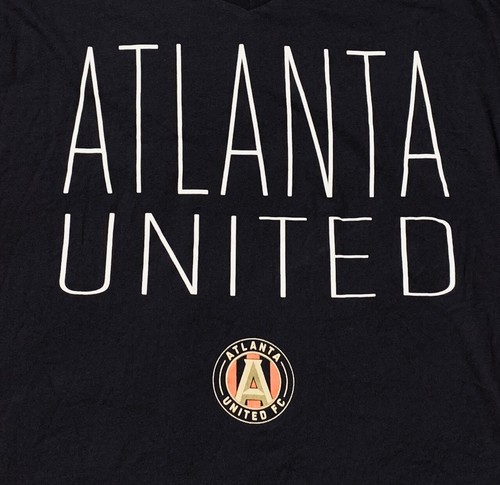 Brand New New Era MLS Atlanta United FC Women’s Black V-Neck Logo Shirt Size M - 第 2/4 張圖片