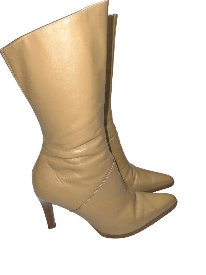 Botas de salto alto Diba bronzeado camelo meia panturrilha biqueira pontuda zíper lateral vintage retrô mod - Imagem 2 de 4