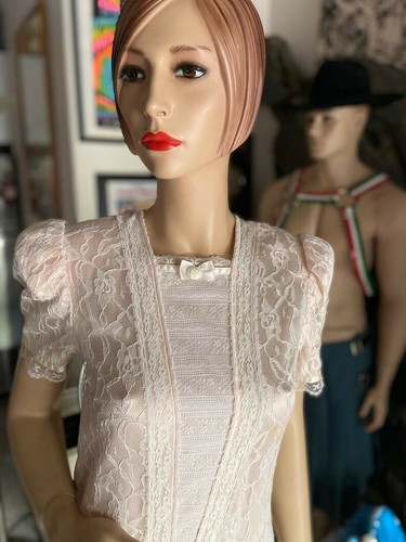 Lovely Vintage 1980s Lace and Satin Gunne Sax Dres