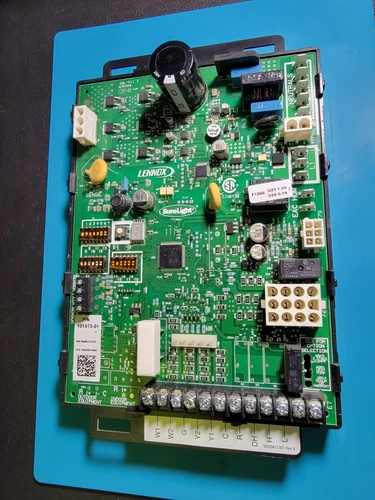 Lennox SureLight 101573-01 / S9240F1004 Furnace Control Circuit Board Used