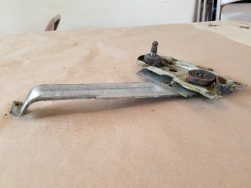 67 OLDSMOBILE DELMONT 88 CONVERTIBLE Cuarto Ventana Regulador Trasero Lado del Conductor Foto 2 de 4