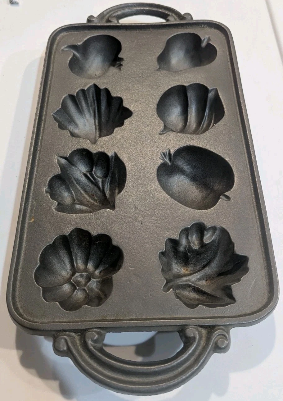 JOHN WRIGHT Cast Iron Fall Harvest Baking Mold corn bread Cake Muffin Pan USA