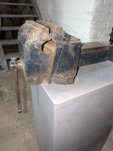 Massiver Schraubstock 150 mm Parallelschraubstock Werkstatt Werkbank - Bild 2 von 11
