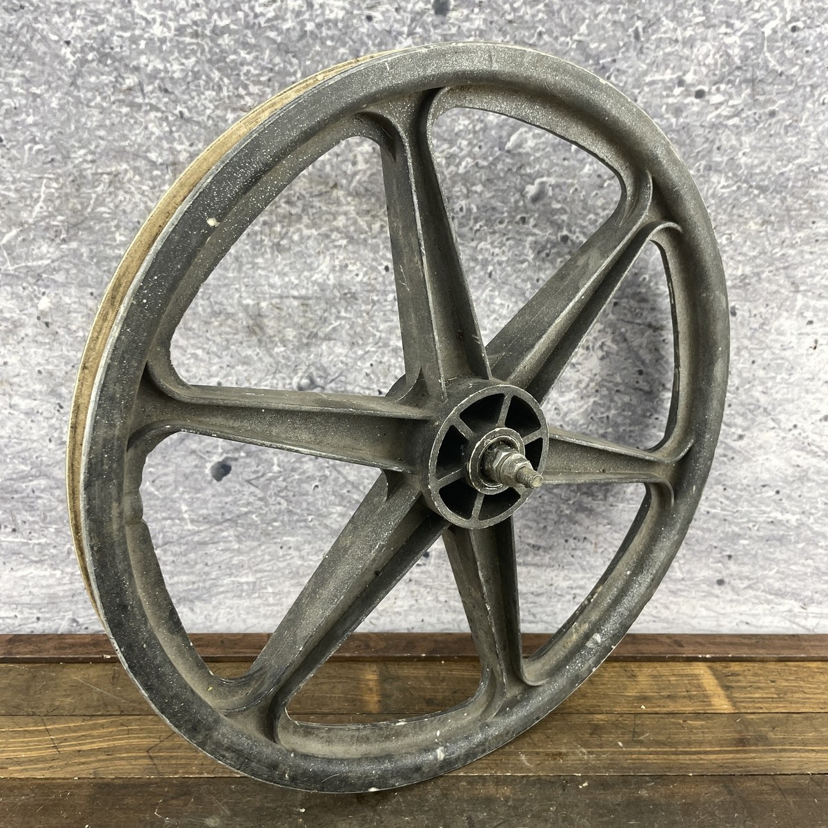 Vintage Skyway OE BMX 6 Spoke Mag Front Wheel 20