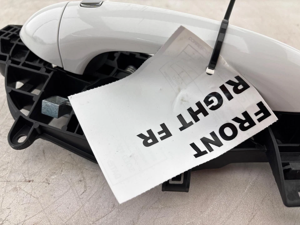 Manija exterior puerta delantera derecha Chevrolet Trailblazer 2021-2024 OEM Foto 4 de 4