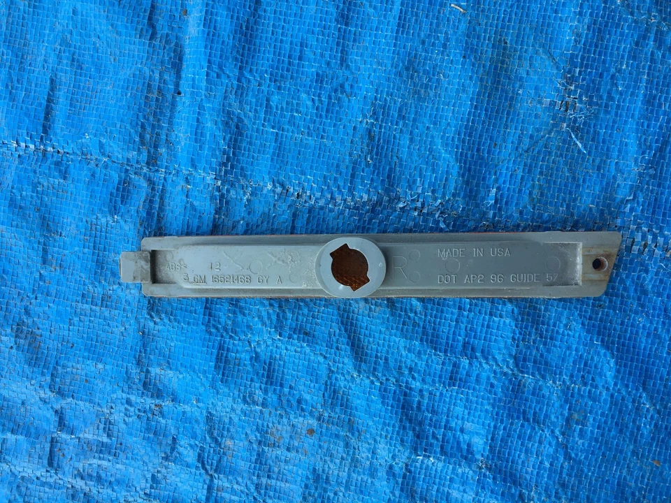 SATURNO R/F LADO PASAJERO LUZ MARCADOR LÁMPARA RF ESQUINA DELANTERA DERECHA PARACHOQUES REFLEJO Foto 2 de 2