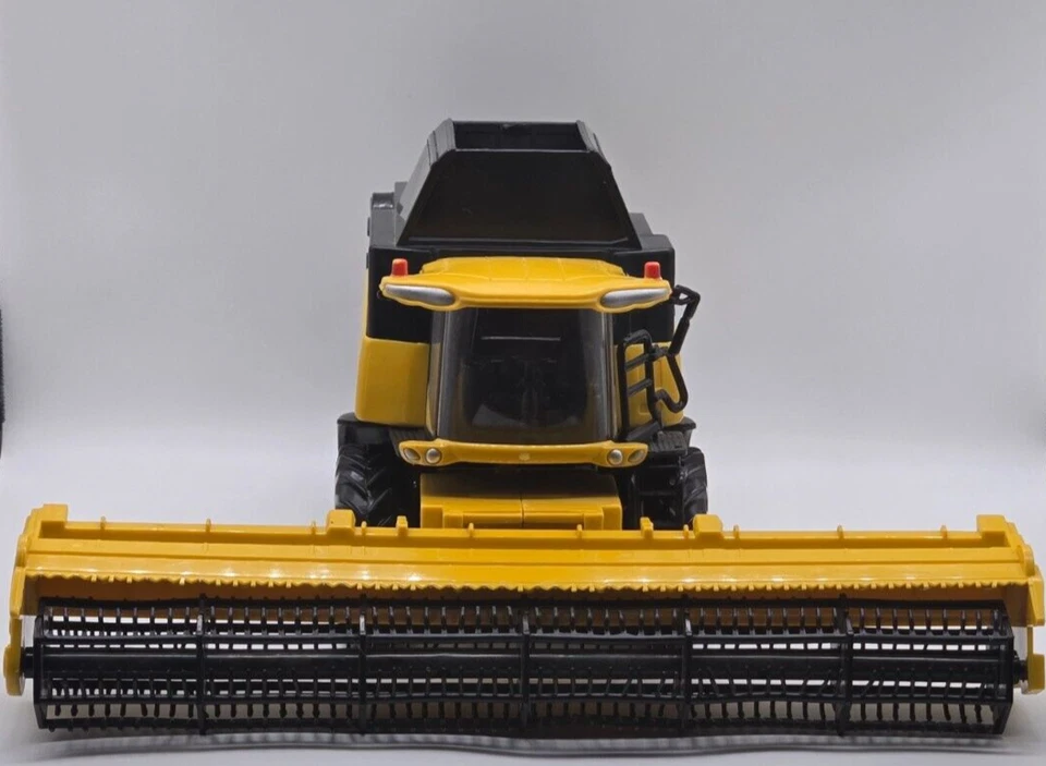 New Holland CR90 联合收割机 拖拉机 黄色 ,1/32 比例 - 塑料 — 第 2/4 张图片