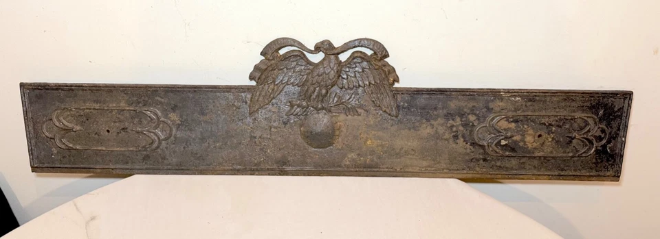 Gran antiguo The Union Factory puerta de salvamento arquitectónico frontón de águila gótico Foto 2 de 4