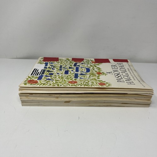 Lot Of 11 Vintage Haggadah For Passover Judaica Pesach Jewish - Picture 13 of 14