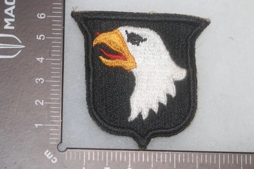 ORIGINAL WW2 US 101ST AIRBORNE CLOTH BADGE PATCH CUT TAN EDGE CAN-315