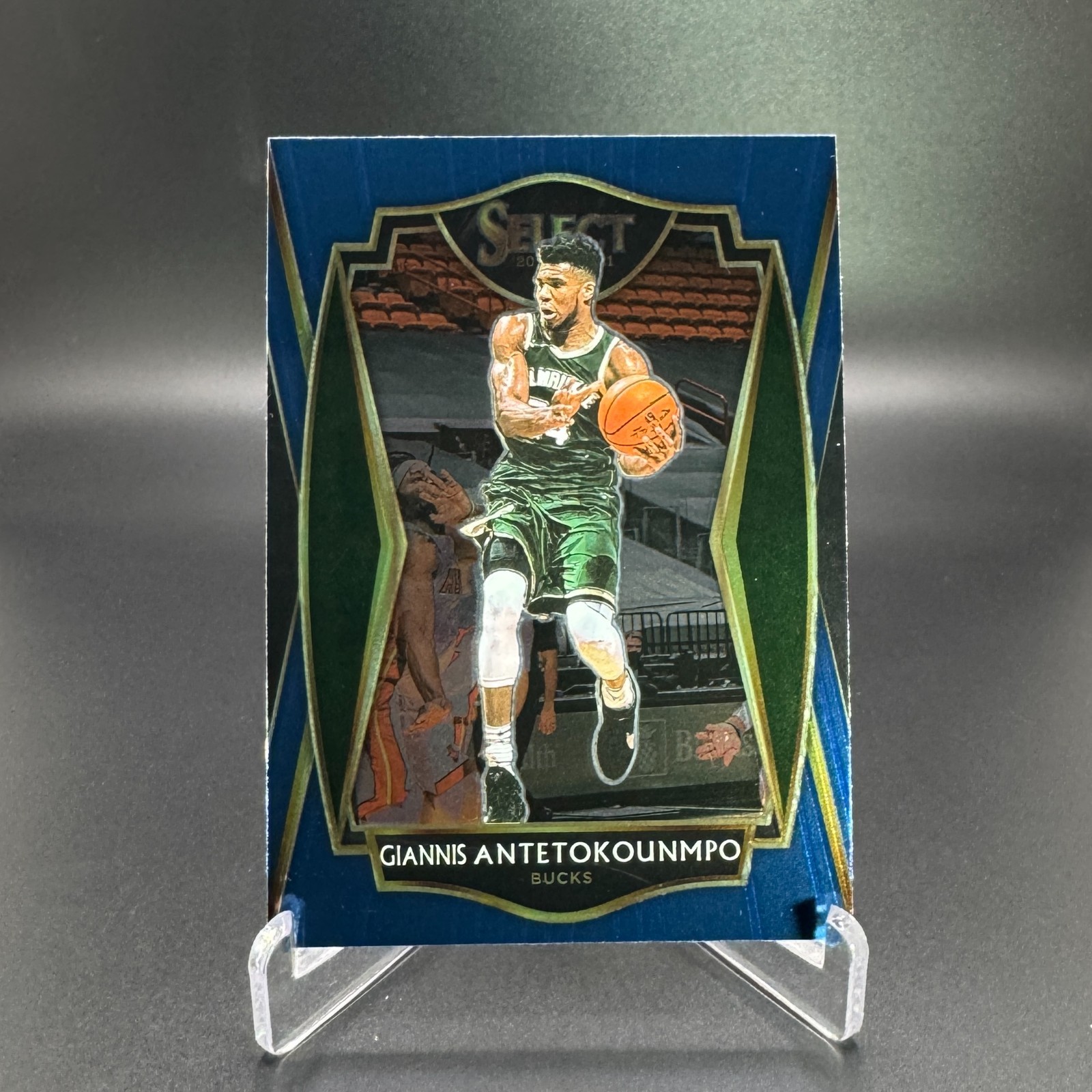 2020-21 Panini Select - Premier Level Giannis Antetokounmpo #117 Blue