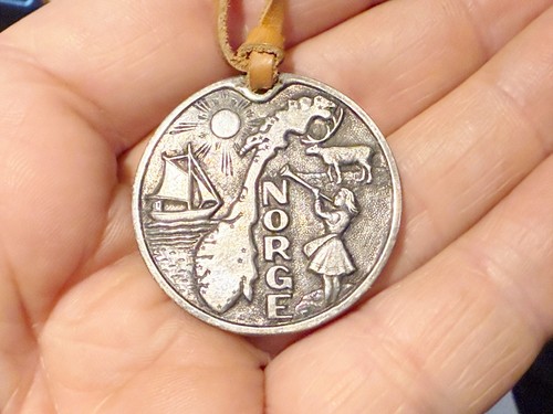VINTAGE NORGE NORWAY SOUVENIR MEDAL REINDEER SHIP SCENE ENGRAVED BACK  SILVER