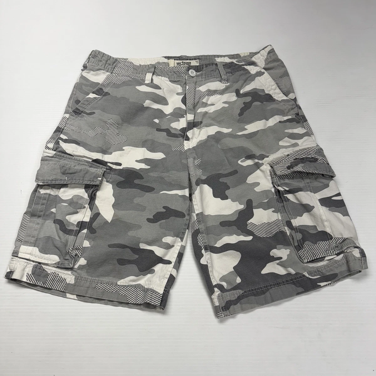Tee-shirt garçon avec motif camouflage sur le buste