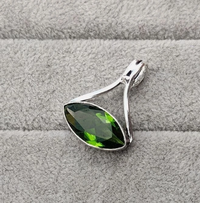 Elegant Peridot Topaz Gemstone 925 Sterling Silver Handmade Pendant D-52 - Image 2 of 4