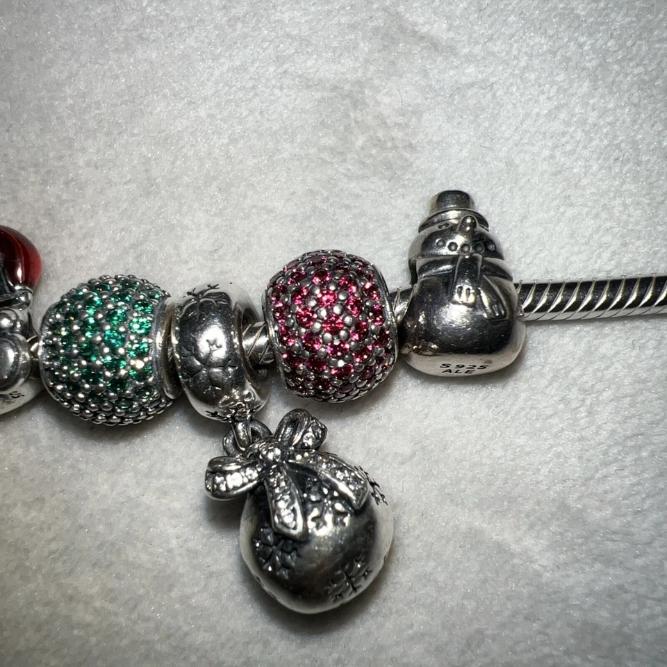 Auténticos dijes de Navidad Pandora oso, muñeco de nieve, adorno, brillo rojo y verde Foto 3 de 4