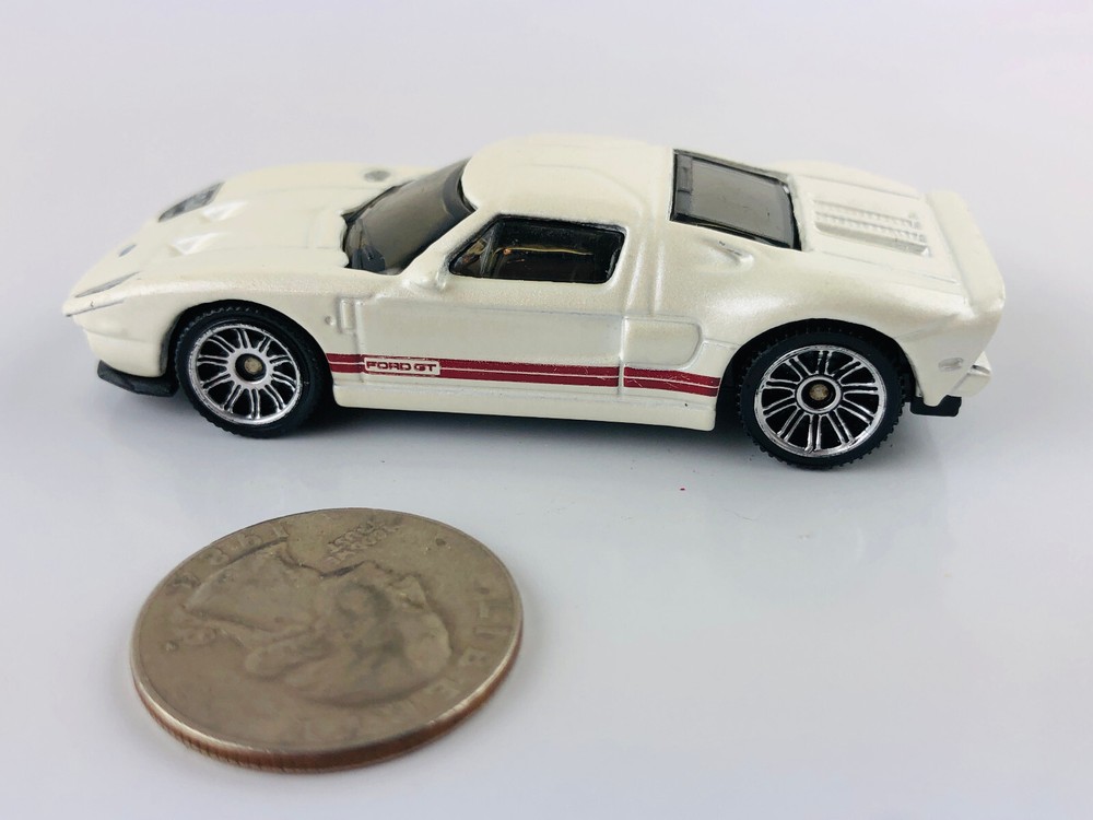 MATCHBOX 2005 FORD GT WHITE/RED STRIPES 1/62 LOOSE