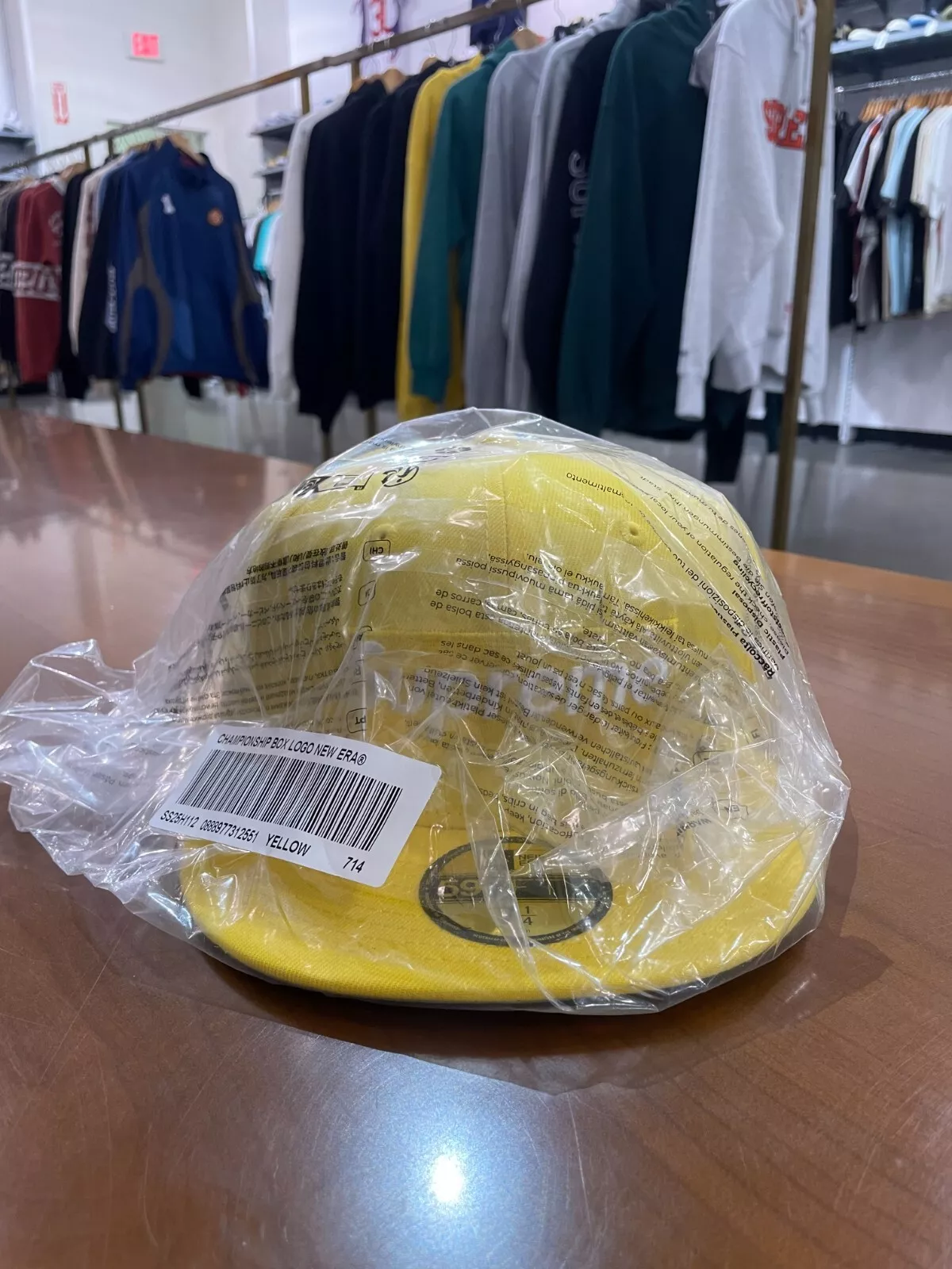 Chapeau jaune neuf Supreme Championship Box Logo New Era TAILLE 7 1/4