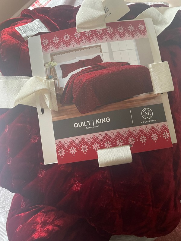 BRAND NEW MARTHA STEWART RED TUFTED VELVET KING QUILT