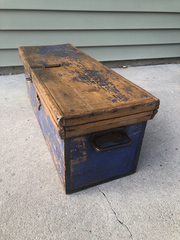 Antiguo baúl noruego rústico/primitivo de pino envejecido 1860-1890 Foto 4 de 4