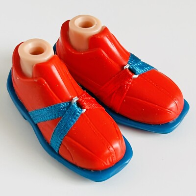 Bratz Kleidung: Tokyo A Go Go - Cloe. Rot Blau Turnschuhe Sneaker Schuhe Füße Paar