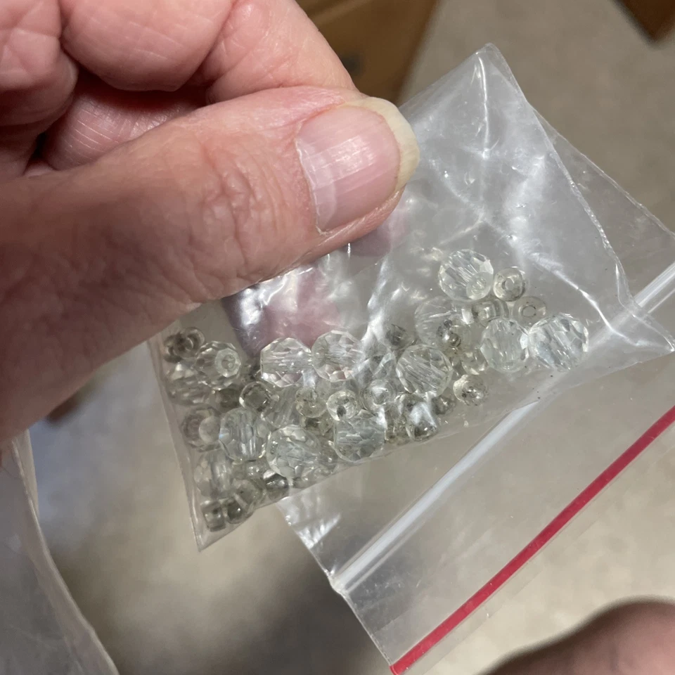 Lote De Colección Vidrio Transparente Rosa AB Cristal Corte Cuentas 30 Gramos Formas Mixtas Tamaños Foto 4 de 4